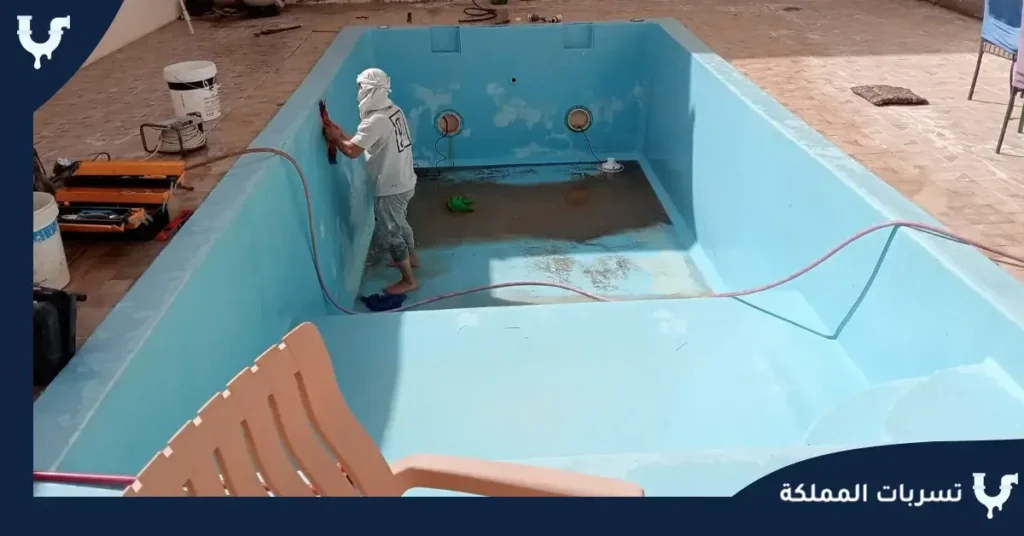 علامات تسرب مياه المسبح من تحت البلاط
